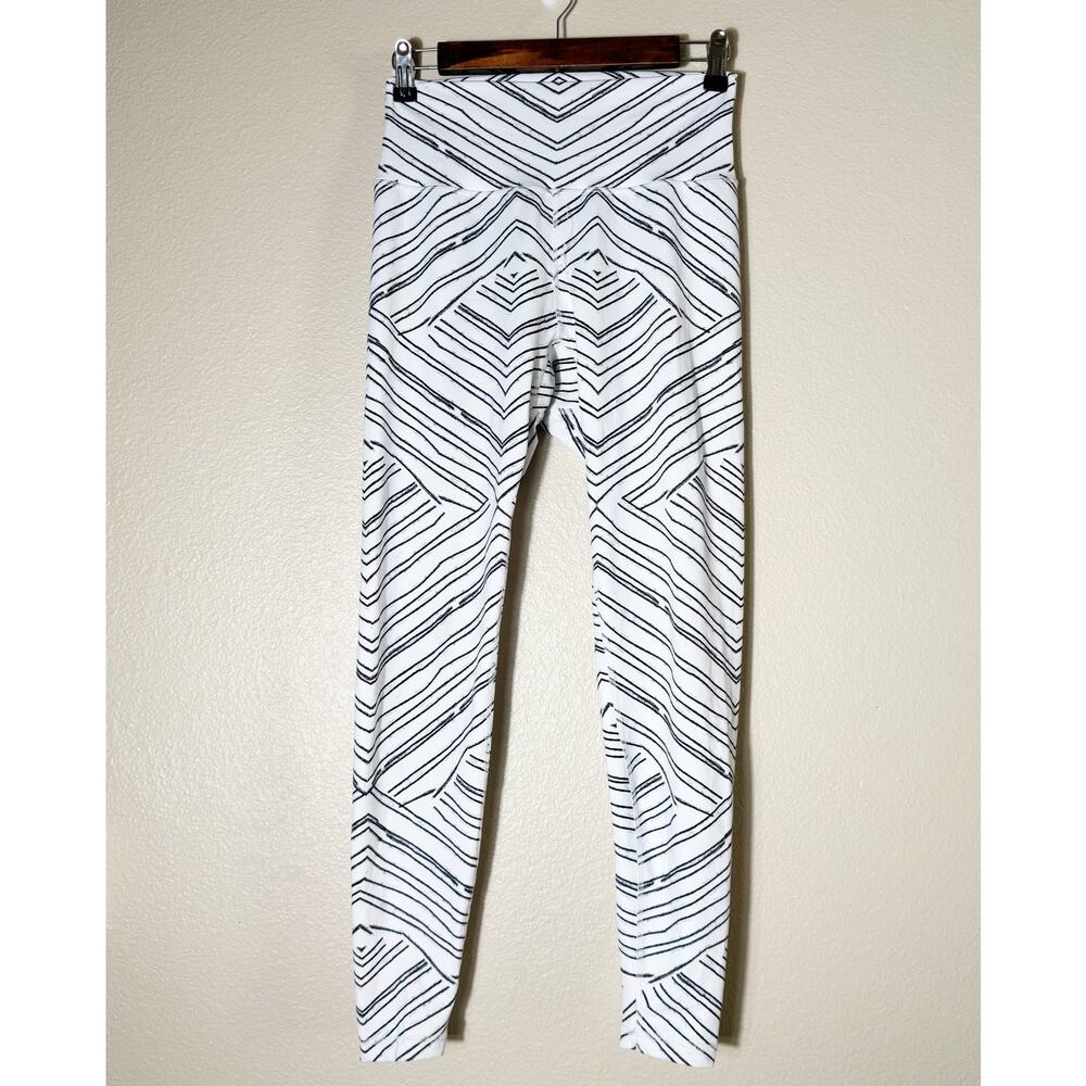 buffbunny | black & white striped athletic women's ankle leggings sz M